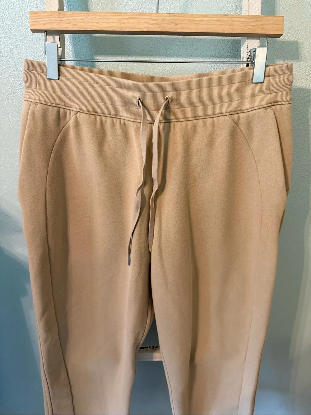 Lululemon High Rise Scuba Joggers Sweatpants Khaki Trench Pockets Size 10 Women